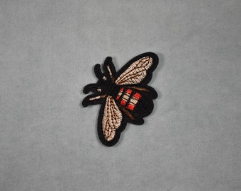Embroidered iron-on bumblebee patches, customize clothing and accessories