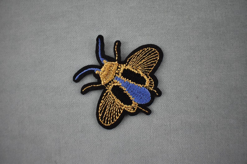 Patch insecte volant thermocollant brodé, fer sur patch, patch à coudre, customiser vêtements et accessoires image 1