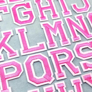 Parches termoadhesivos rosas con letras del alfabeto, parches bordados, personalizables