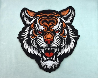 Parche grande bordado termoadhesivo de tigre rugiente, para personalizar ropa y accesorios.