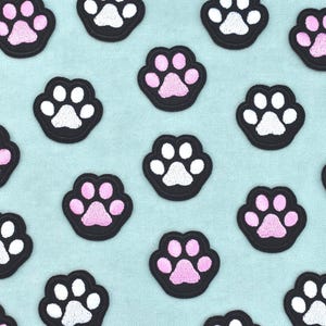Strykmärke med liten katttass, broderat klistermärke