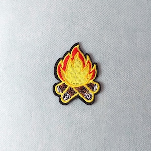 Patch feu de camp, écusson thermocollant brodé, customiser vêtements et accessoires