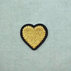 Parche de corazón dorado con borde negro, termoadhesivo y bordado, para personalizar ropa y accesorios