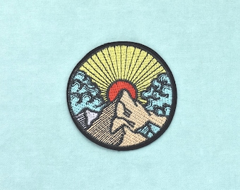 Toppa termoadesiva con scritta "Tramonto in montagna", distintivo ricamato