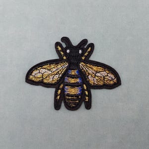 Embroidered iron-on flying insect patch, iron on patch, sew-on patch, customize clothing and accessories
