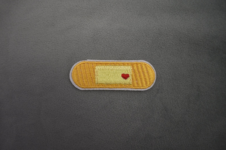 Patch Pansement cœur thermocollant, Écusson Sparadrap brodé sur fer image 3