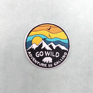 Aufbügelbarer Go Wild-Aufnäher, gesticktes Abzeichen