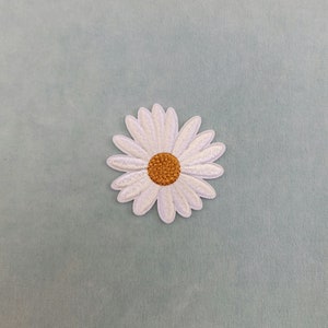 Daisy patch, iron-on or sew-on embroidered patch, customize clothing and accessories