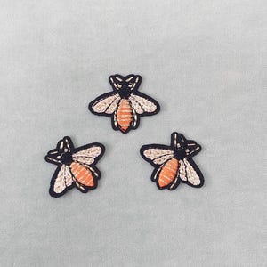 Set of 3 embroidered iron-on bee patches, sew-on patches, customize clothes and accessories