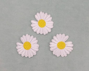 Lot de 3 Patchs marguerites blanches 4 cm, Écusson thermocollant brodé sur fer ou à coudre, customiser vêtements et accessoires