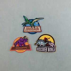 Dinosaur badge, iron-on Pteranodon patch embroidered on iron or sewing, customize clothing and accessories