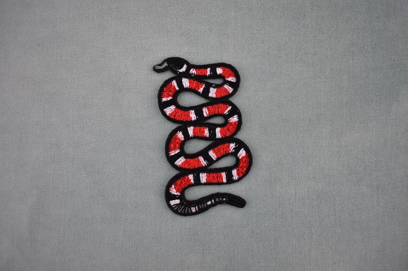 Patch serpent thermocollant, écusson thermocollant brodé, fer sur patch, patch à coudre, customiser vêtements et accessoires image 1