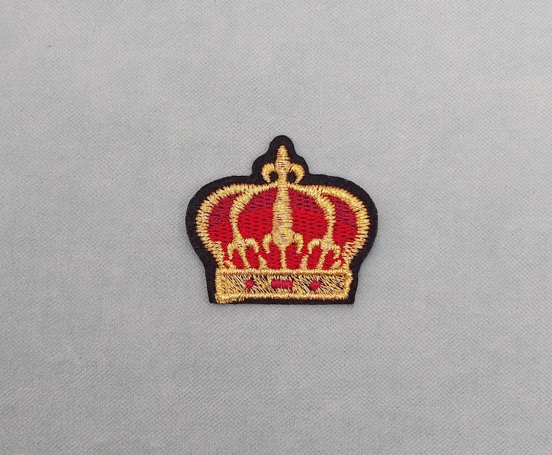 Patch couronne rouge dorée thermocollant, écusson paillettes 1