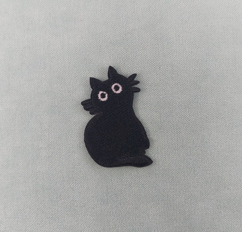 Little black cat patch, embroidered iron-on badge image 1