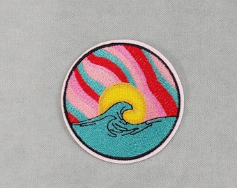 Parche colorido con ilustración de onda del cielo, insignia de arte bordada con plancha