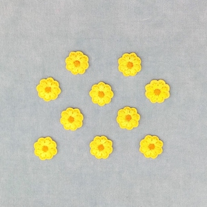 Lot 10 patchs mini fleurs thermocollantes multicolores (2 cm), Écussons marguerites brodés sur fer