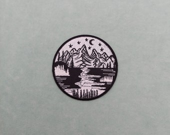 Black & white iron-on mountain illustration patch 8 cm, embroidered badge