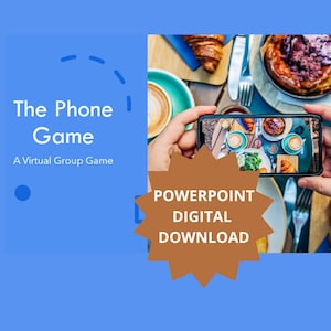 Op de afbeelding: Een blauwe afbeelding met de tekst The Phone Game A Virtual Group Game naast een foto van een smartphone die een spelinterface met een voedselthema toont. Een bruine stervorm overlapt het beeld met de tekst POWERPOINT DIGITAL DOWNLOAD.