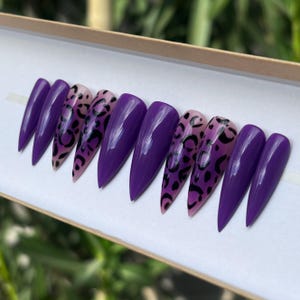 SPOT-ANEOUS | Cyber Grape Purple Press-on Nails | Trendy Leopard Print Pattern, Airbrush Effect, Minimalist Chic Full Coverage False Nails
