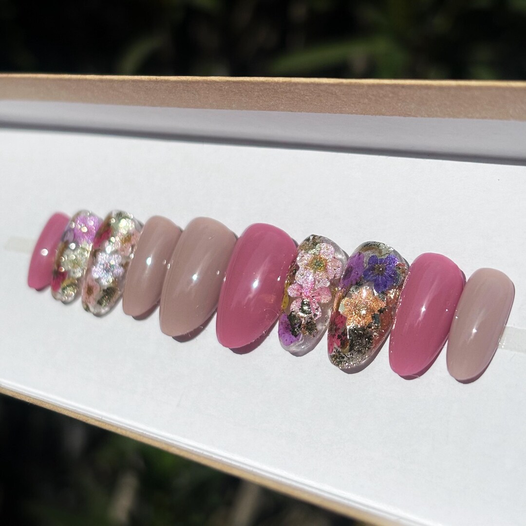 BLOOM | Minimalistic Fall/spring Nails | Neutral Encapsulated Flowers ...