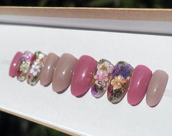 BLOOM | Minimalistic Fall/Spring Nails | Neutral Encapsulated Flowers Press-on Nail | Gold Foil, Taupe & Rosey Colors, Gel X