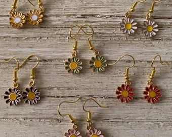 Small Daisy Earrings | Flower Earrings
