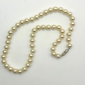 Classic Vintage Faux Pearl Necklace with Knotted Pearls, Barrel Clasp 16 inches