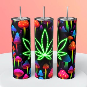 Puede incluir: Tres vasos de acero inoxidable con fondo negro y un diseño de hoja de marihuana verde neón. Los vasos están decorados con setas psicodélicas de colores.