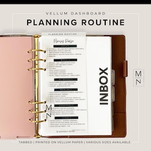 Tablero de vitela para agendas personales de tamaño A5, media carta y con pestaña transparente. Impresión "Rutina de planificación".