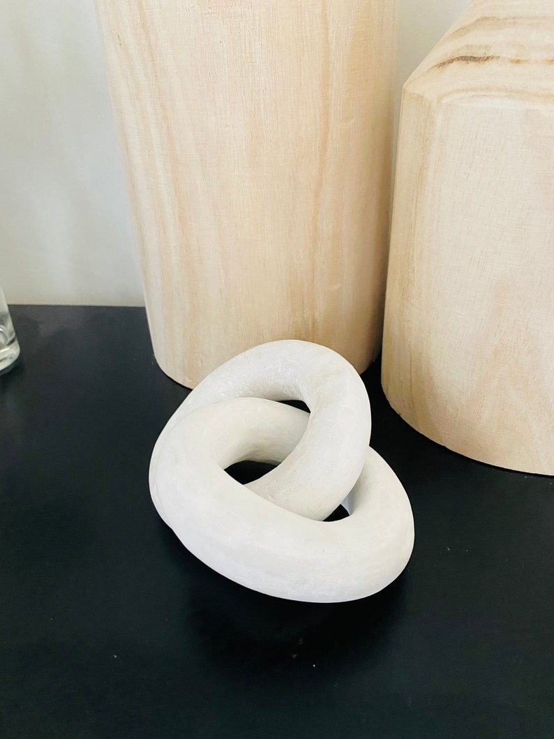 Round clay knot 