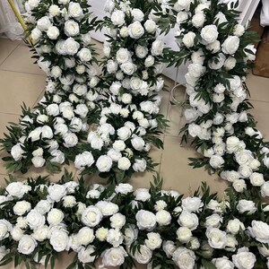 Guirnalda de eucalipto con flores blancas, arco floral para boda, camino de mesa, centro de mesa, arreglo floral para boda