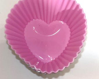 NWT Set Of 12 Pastel Colored Heart Shaped Silicone Cupcake Liners