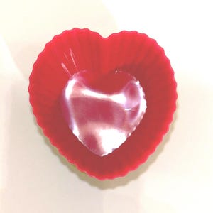 Juego de 12 moldes de silicona para cupcakes con forma de corazón de colores brillantes (Nuevo Testamento)