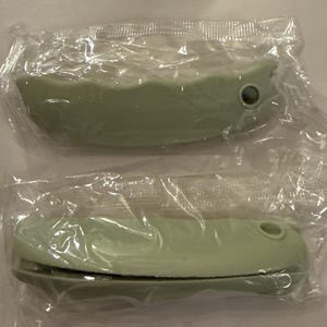 NWT Set Green Silicone Grip Pot Holder Sleeve Pan Handle Cover Grip Kitchen