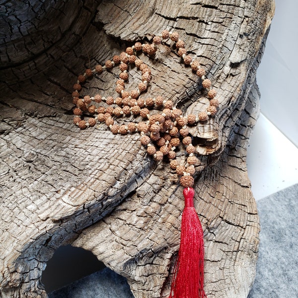 Rudraksha Mala - 108- 5 Mukhi-kralen plus een Guru-kraal en kwastje - 6 mm