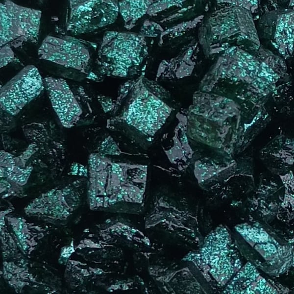 Decorazione di torte con gemme di zucchero di roccia verde foresta / gemme di zucchero lucido / geode