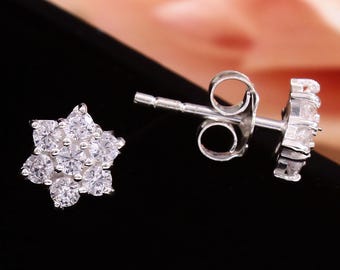 thumbnail image 2 of Simple Pear-shaped Flower Sterling Silver Stud Earring - Jewelry 2 of 11