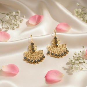 Vergulde sterlingzilveren filigraan labradoriet hangoorbellen