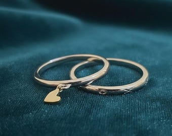 Dangle Heart Sterling Silver Ring Minimalist Silver Band with Heart Charm Elegant Handmade Jewelry for Everyday Wear Dainty Heart Charm Ring