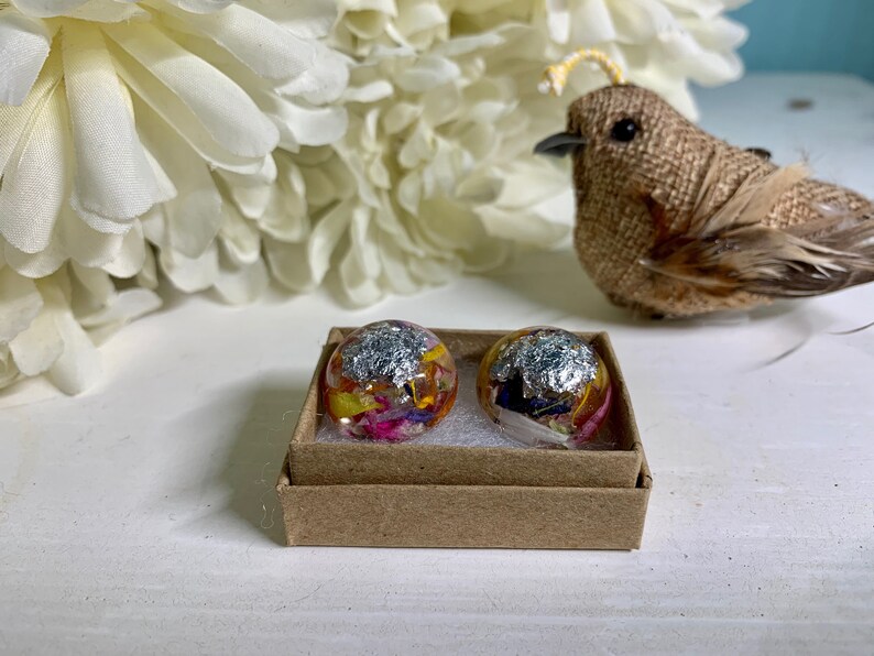 Resin Studs Petal and Metal