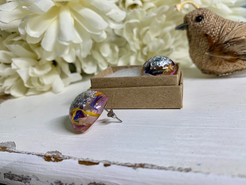 Resin Studs Petal and Metal