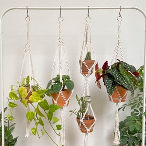 Makramee Blumenampel handgeknüpft, Blumenampel, Pflanzenampel aus Baumwolle, Plant Hanger Macramee, Boho, Naturfaser