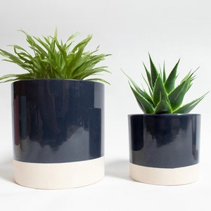 Pflanzentopf aus Keramik für drinnen, in Skandinavisches Design, minimalisitischer Blumentopf, Urban Jungle, zweifarbig Bild 1
