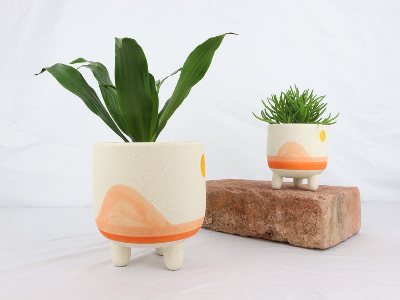 Boho Planter, Pflanzentopf aus Steingut für drinnen, Übertopf Minimalismus Design, Blumentopf, Urban Jungle, Handbemalt bunt Sunrise