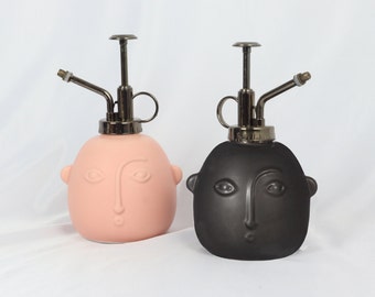 Pflanzensprüher Face, Retro Zimmerpflanzen Bewässerung, Urban Jungle, Boho, Plantmister aus Keramik in schwarz oder pink