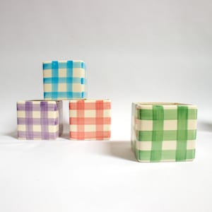 karierter Blumentopf, quadratischer Pflanztopf mit Karomuster, Gingham Style