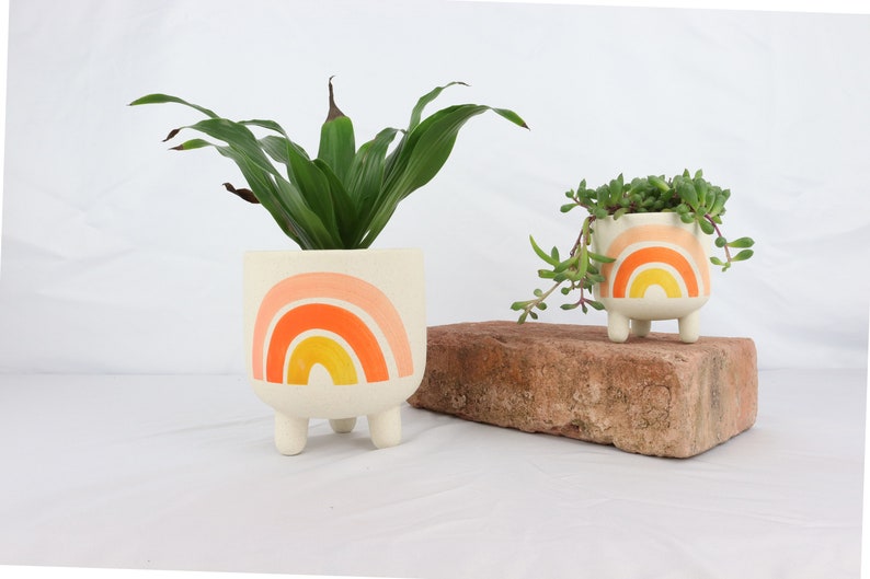 Boho Planter, Pflanzentopf aus Steingut für drinnen, Übertopf Minimalismus Design, Blumentopf, Urban Jungle, Handbemalt bunt Rainbow