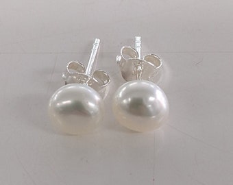 Australian seller stock - 925 sterling silver VERY SMALL White Freshwater Pearl Stud Earrings women girls teen