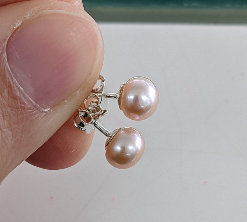 Australian seller stock 925 sterling silver VERY SMALL Peach-Lavender Freshwater Pearl Stud Earrings women girls teen image 2