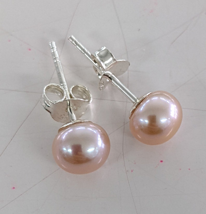 Australian seller stock 925 sterling silver VERY SMALL Peach-Lavender Freshwater Pearl Stud Earrings women girls teen image 5